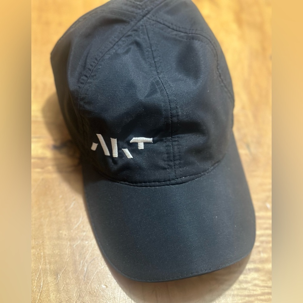 AKT high pony hat